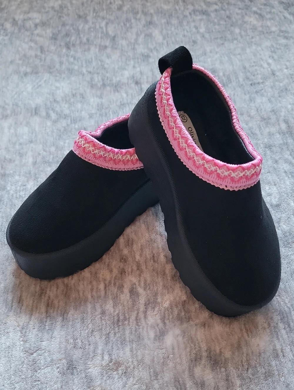 Kids Black Slip-On Slippers with Pink Trim Olivia And Kate Size 12